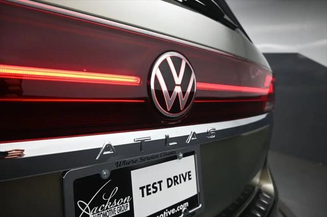2026 Volkswagen Atlas SE with Technology