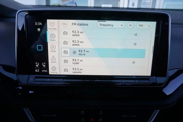 2026 Volkswagen Atlas Cross Sport SEL R-Line Black