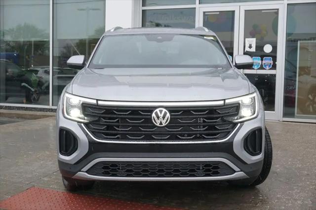 2026 Volkswagen Atlas Cross Sport SE with Technology
