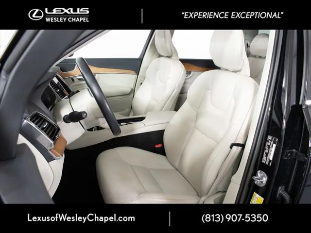 2022 Volvo XC90 T5 Momentum 7 Passenger