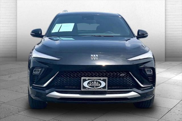 2025 Buick NV Sport Touring FWD