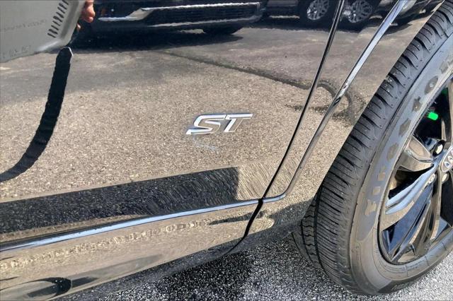 2025 Buick NV Sport Touring FWD