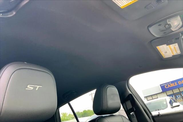 2025 Buick NV Sport Touring FWD
