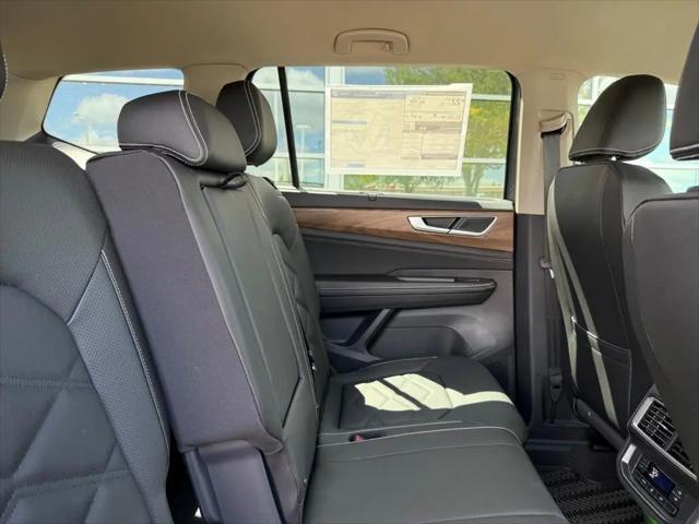 2026 Volkswagen Atlas SE with Technology