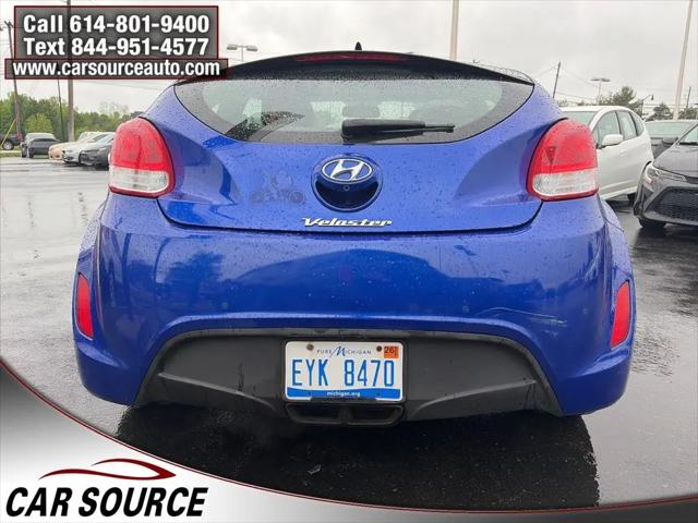 2013 Hyundai Veloster Base w/Black