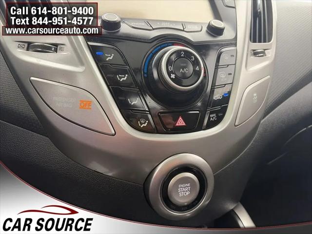 2013 Hyundai Veloster Base w/Black