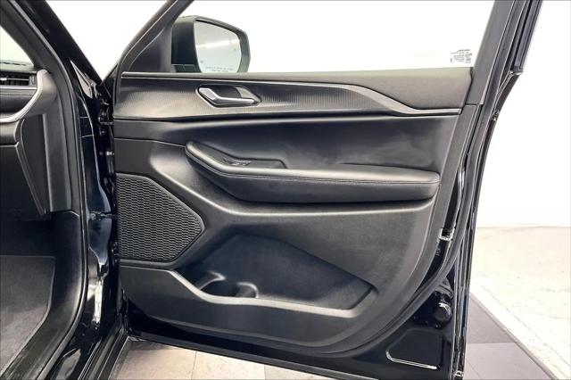 2025 Jeep Grand Cherokee L Laredo X 4x4