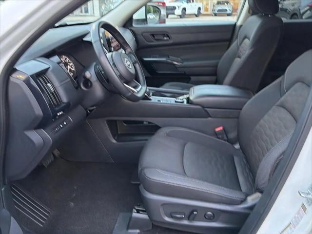 2025 Nissan Pathfinder SV 4WD