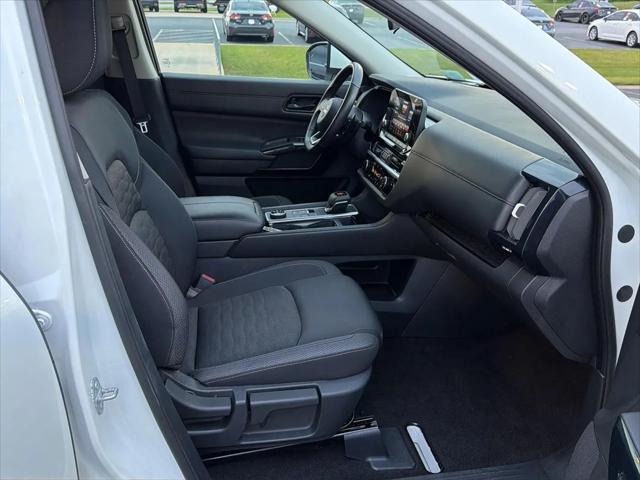 2025 Nissan Pathfinder SV 4WD