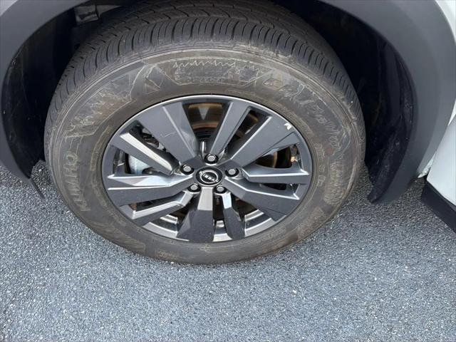 2025 Nissan Pathfinder SV 4WD