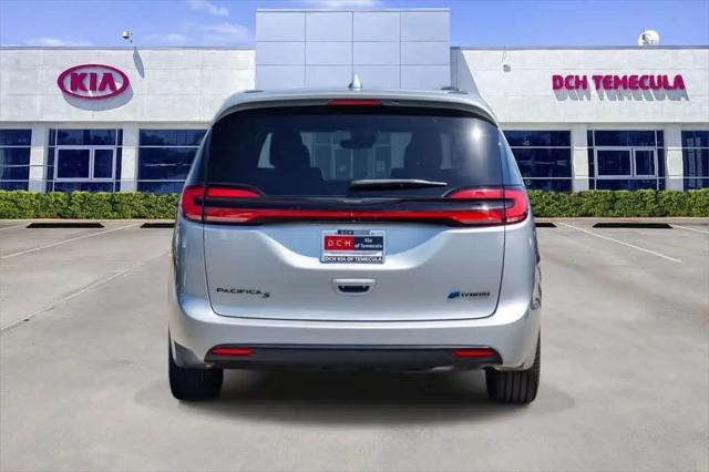 2022 Chrysler Pacifica Hybrid Touring L