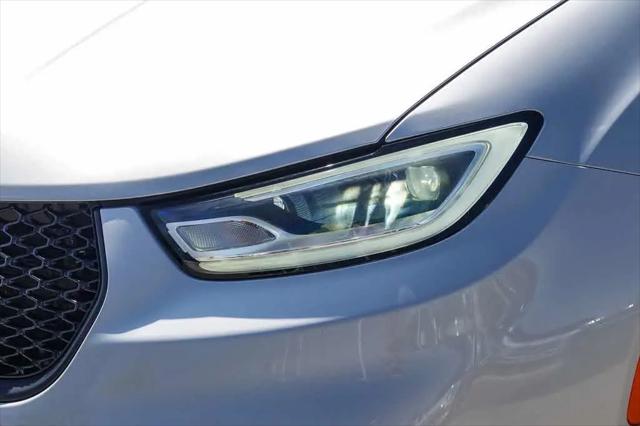 2022 Chrysler Pacifica Hybrid Touring L