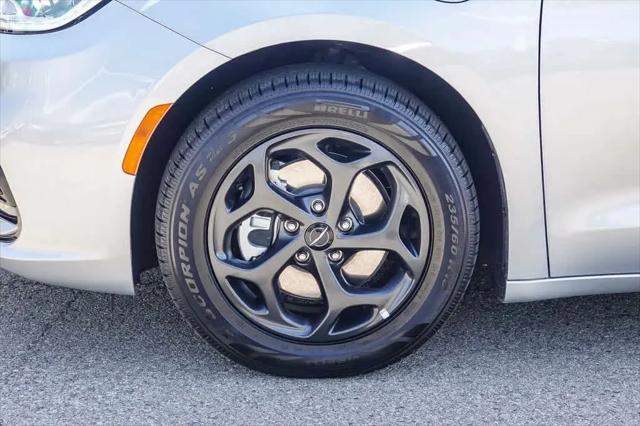 2022 Chrysler Pacifica Hybrid Touring L