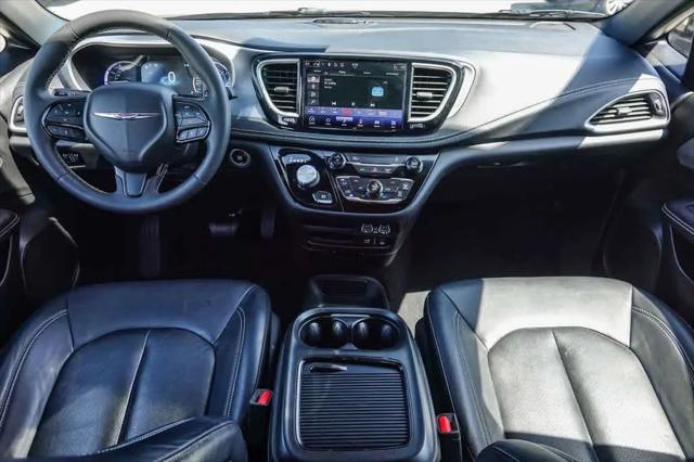 2022 Chrysler Pacifica Hybrid Touring L
