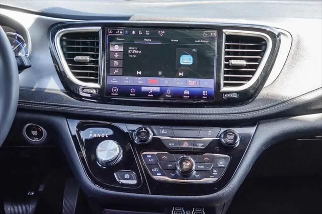 2022 Chrysler Pacifica Hybrid Touring L