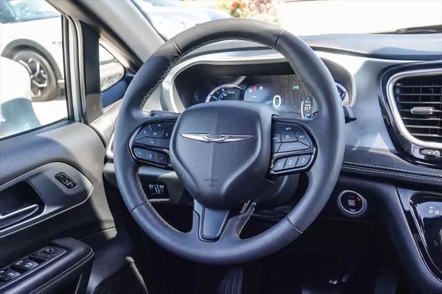 2022 Chrysler Pacifica Hybrid Touring L
