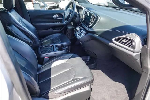2022 Chrysler Pacifica Hybrid Touring L