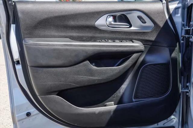2022 Chrysler Pacifica Hybrid Touring L