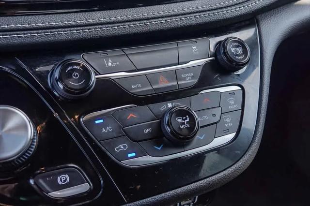 2022 Chrysler Pacifica Hybrid Touring L
