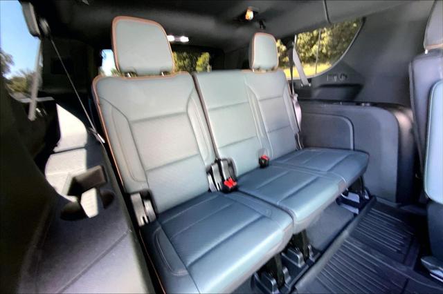2025 GMC Yukon XL 4WD AT4