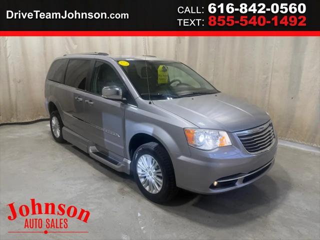 2014 Chrysler Town & Country Limited for sale in Fruitport, MI