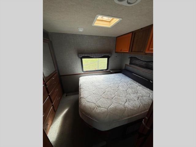 2013 Ford E-450 Cutaway Unknown