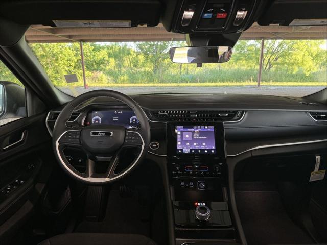 2026 Jeep Grand Cherokee Laredo 4x4