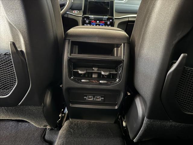 2026 Jeep Grand Cherokee Laredo 4x4