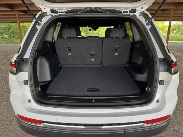 2026 Jeep Grand Cherokee Laredo 4x4