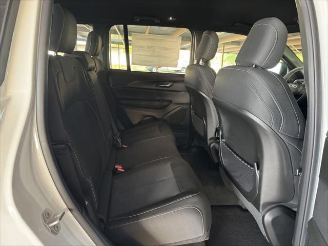 2026 Jeep Grand Cherokee Laredo 4x4