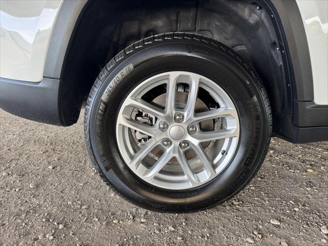 2026 Jeep Grand Cherokee Laredo 4x4