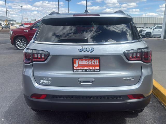 2023 Jeep Compass Latitude Lux FWD