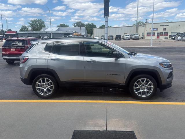 2023 Jeep Compass Latitude Lux FWD