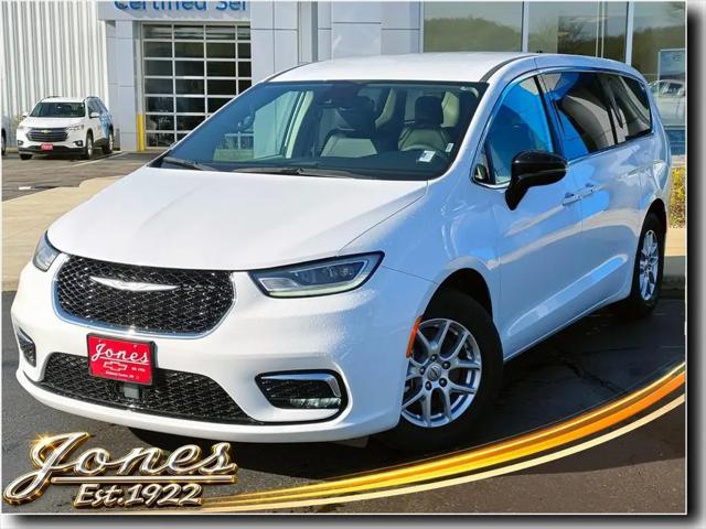 2024 Chrysler Pacifica Touring L for sale in Richland Center, WI