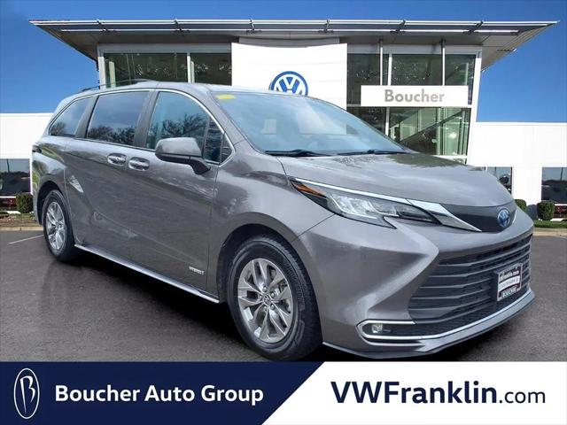 2021 Toyota Sienna XLE for sale in Franklin, WI