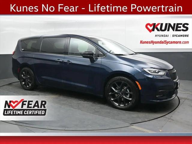 2023 Chrysler Pacifica Hybrid Limited for sale in Sycamore, IL