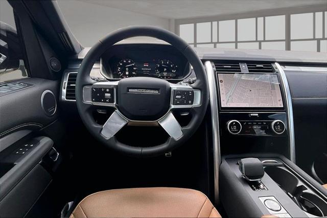 2025 Land Rover Discovery P300 Dynamic SE