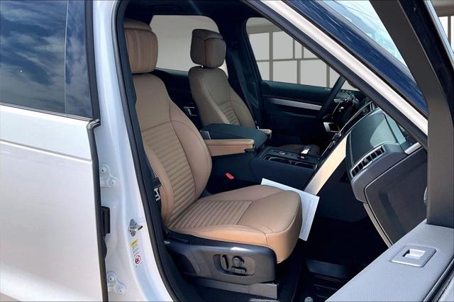 2025 Land Rover Discovery P300 Dynamic SE