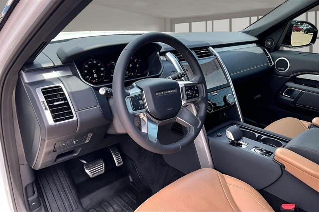 2025 Land Rover Discovery P300 Dynamic SE
