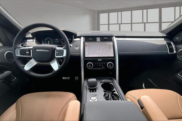 2025 Land Rover Discovery P300 Dynamic SE