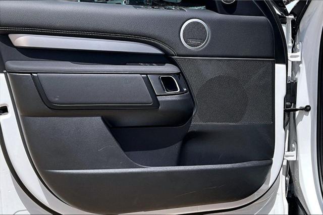 2025 Land Rover Discovery P300 Dynamic SE