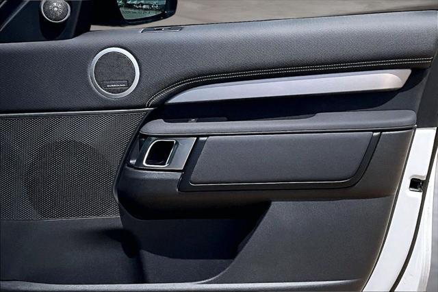 2025 Land Rover Discovery P300 Dynamic SE