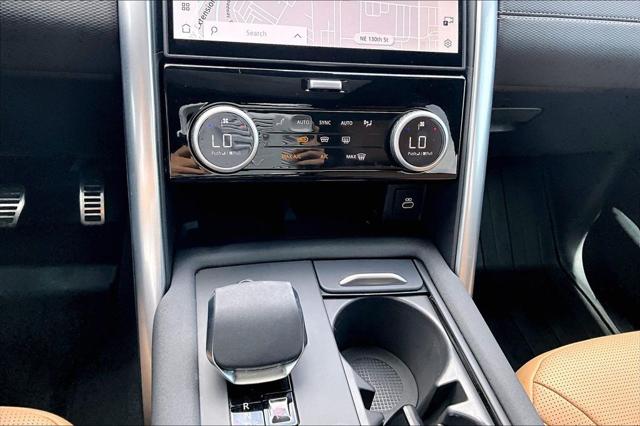 2025 Land Rover Discovery P300 Dynamic SE