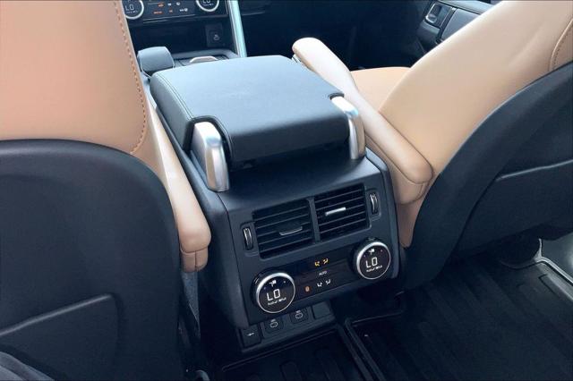 2025 Land Rover Discovery P300 Dynamic SE