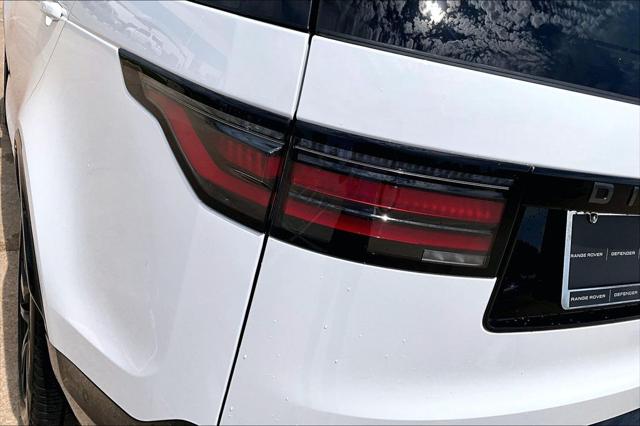 2025 Land Rover Discovery P300 Dynamic SE
