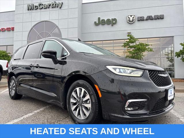 2023 Chrysler Pacifica Hybrid Touring L for sale in Lee's Summit, MO