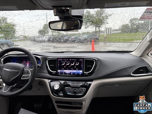 2023 Chrysler Pacifica Hybrid Touring L