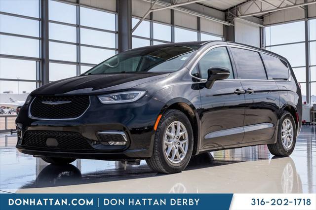 2023 Chrysler Pacifica Touring L for sale in Wichita, KS