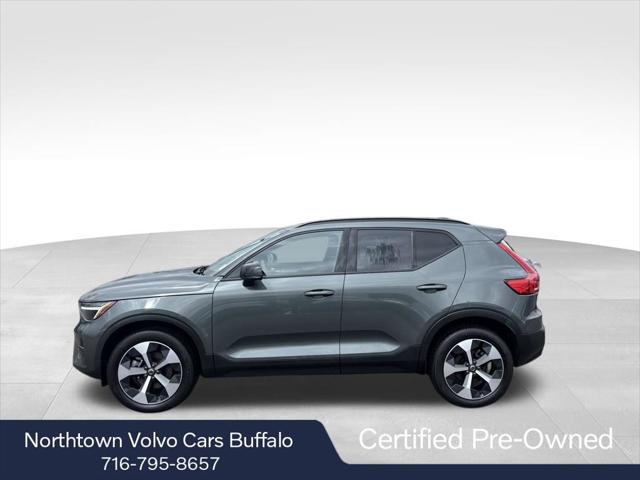 2026 Volvo XC40 Core, B5 AWD Gas (mild hybrid), Dark