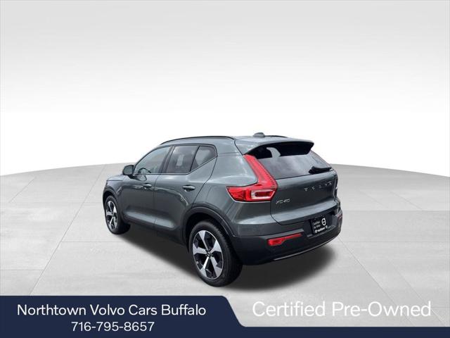 2026 Volvo XC40 Core, B5 AWD Gas (mild hybrid), Dark